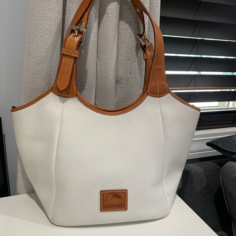 💰Dooney and Bourke White/Tan Pebble Leather Bag
